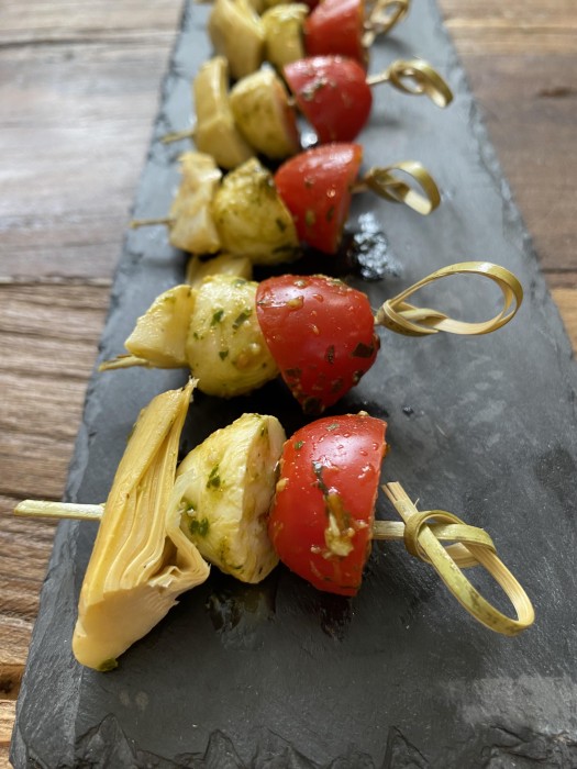 Brochette artichaut, mozzarella, tomate, Huguette & Henri