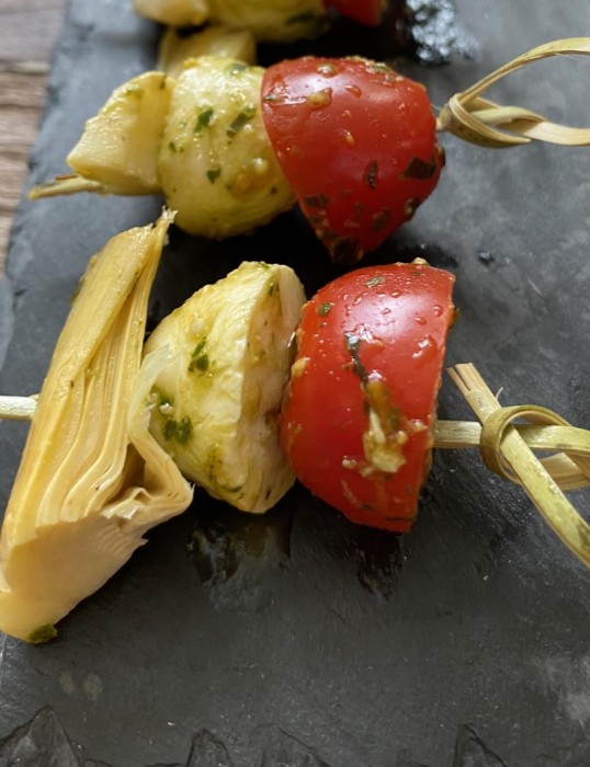 Brochette artichaut, mozzarella, tomate, Huguette & Henri